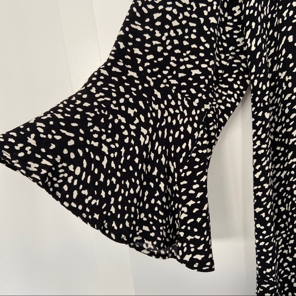 ZARA BLACK/WHITE PRINT PEPLUM TOP/BLOUSE WITH RUFFLE NECK, BELL SLEEVES, XS - Picture 3 of 9